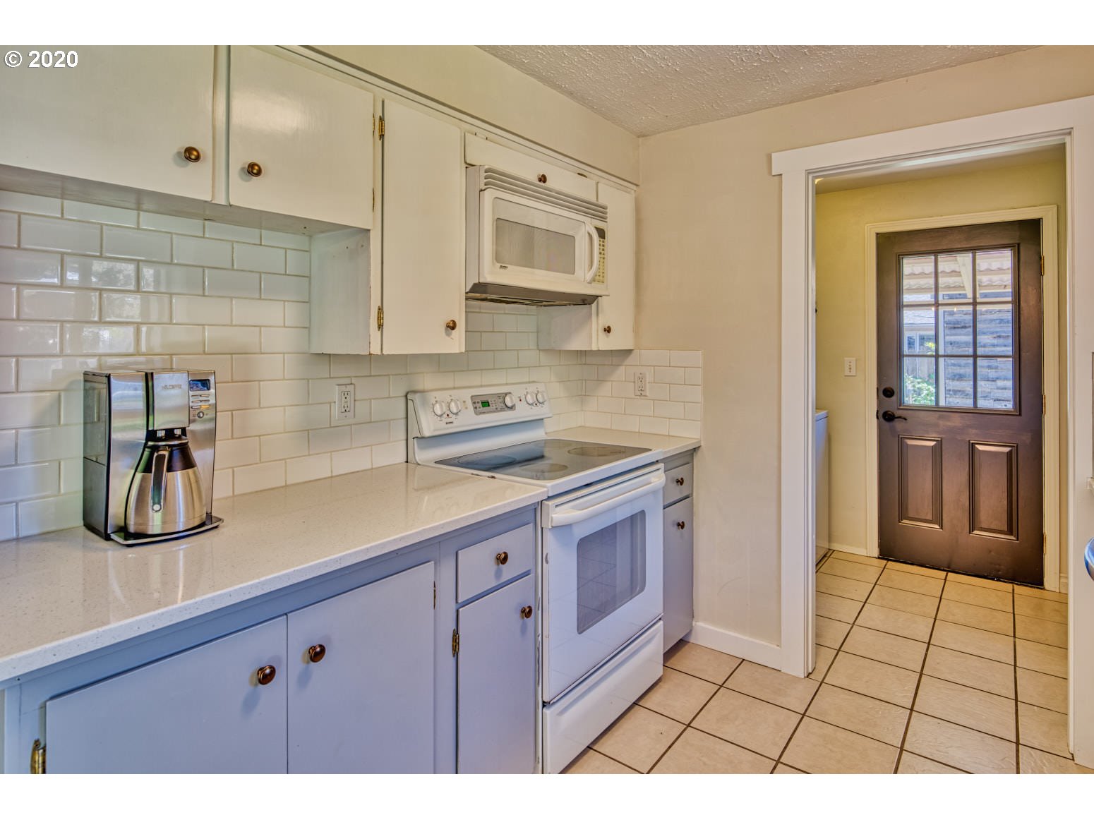 568 Springdale Avenue Springfield, OR 97477 - Photo 12 of 32