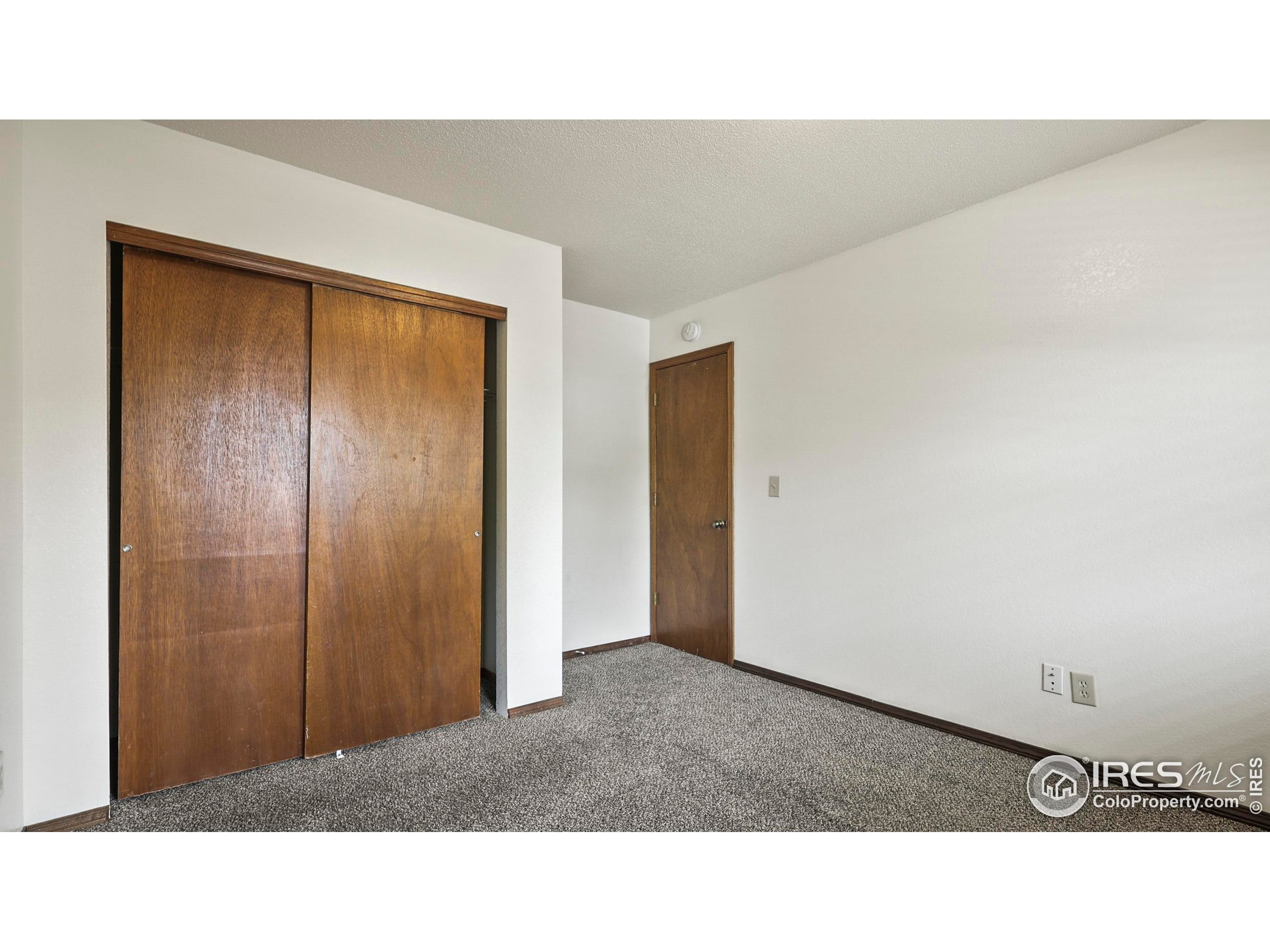 5809 West 18th Street Greeley, CO 80634 - Photo 15 of 25 a bathroom with a sink and a mirror