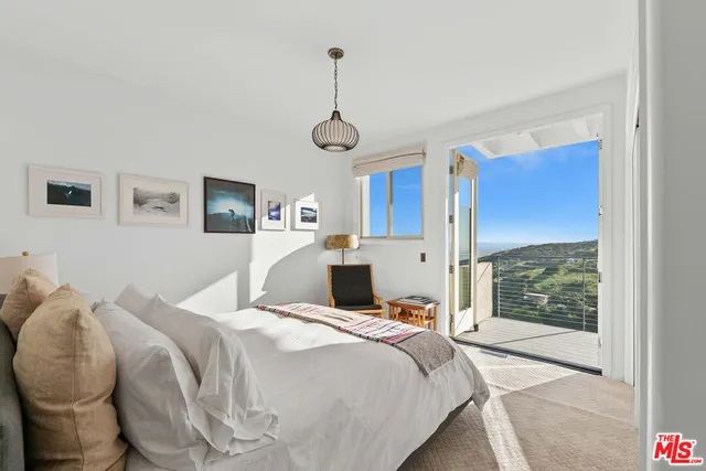 a black and white photo of a floor plan