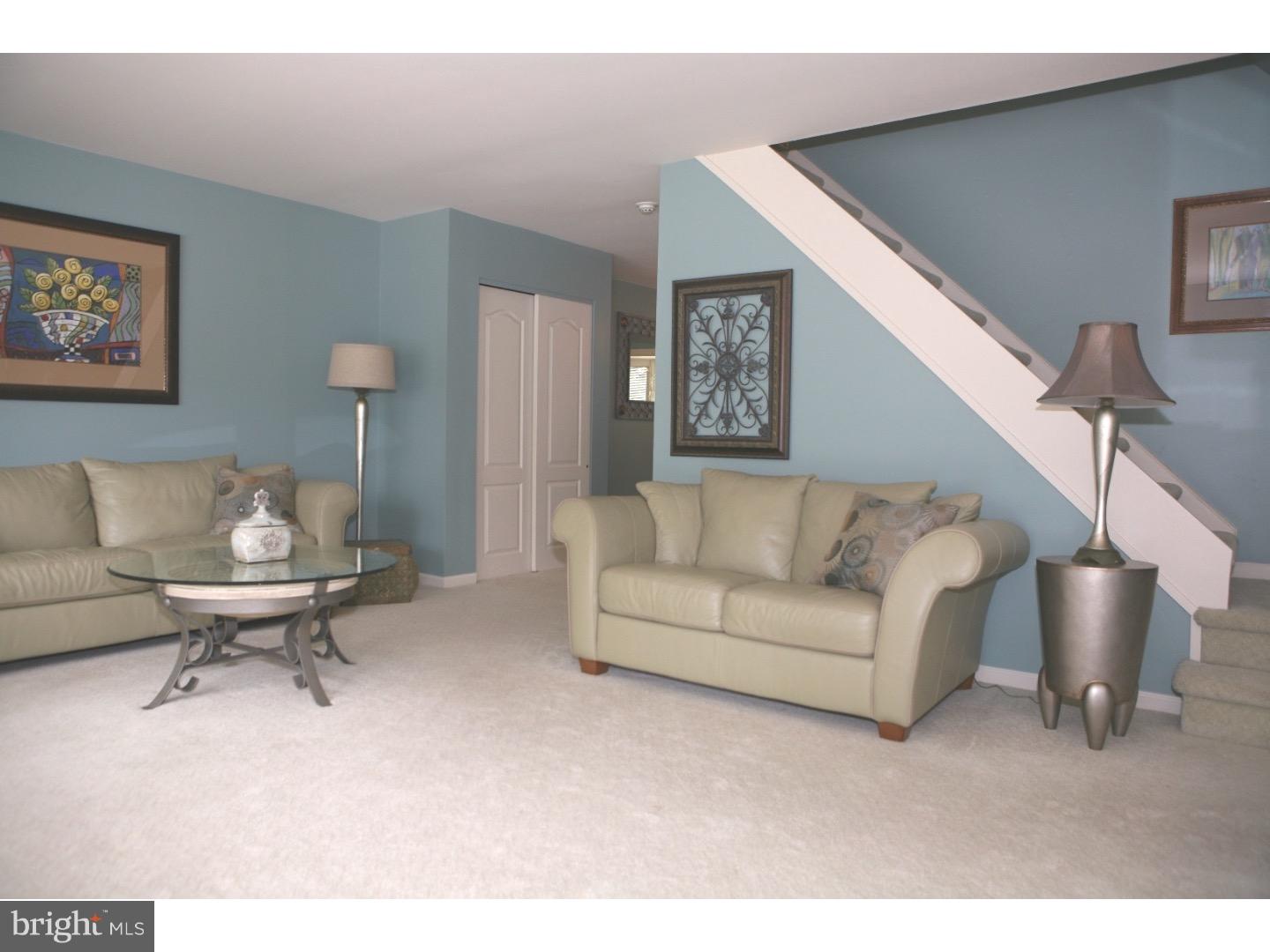 12512 Torrey Road Philadelphia, PA 19154 - Photo 6 of 22 Living Room