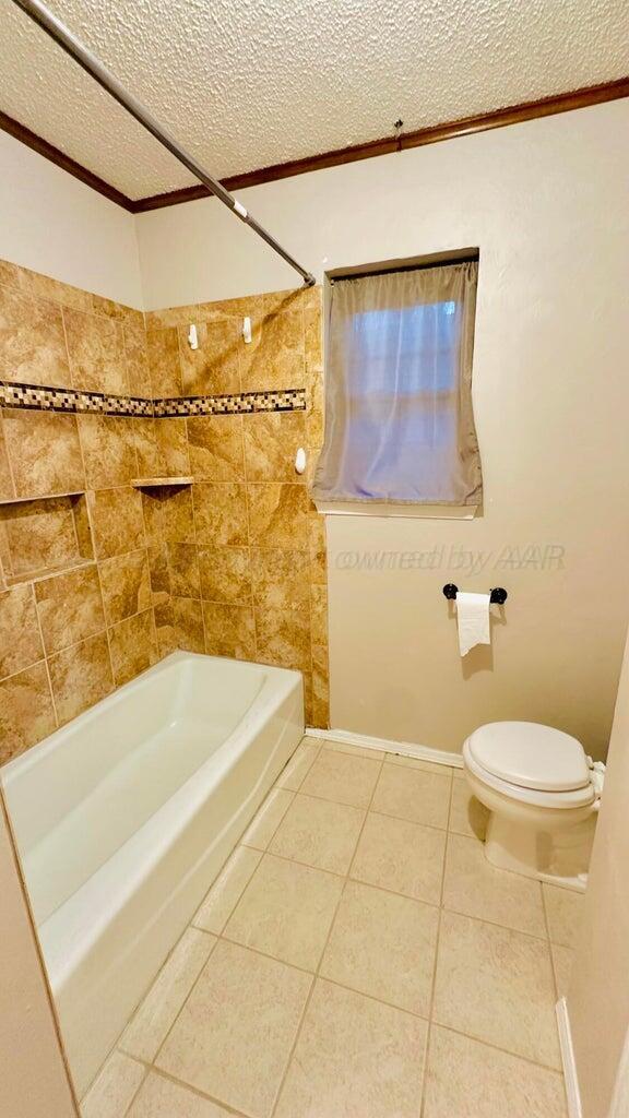 6820 Rochelle Lane Amarillo, TX 79109 - Photo 18 of 18 a bathroom with a toilet and bathtub