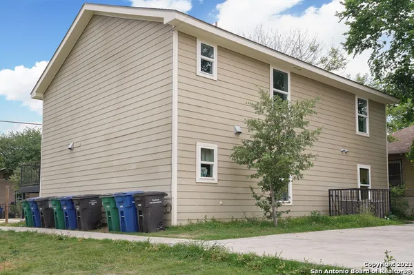 a front view of house with yard