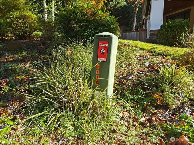 $149,900 | 1518 207th Avenue Northeast, Sammamish, WA 98074