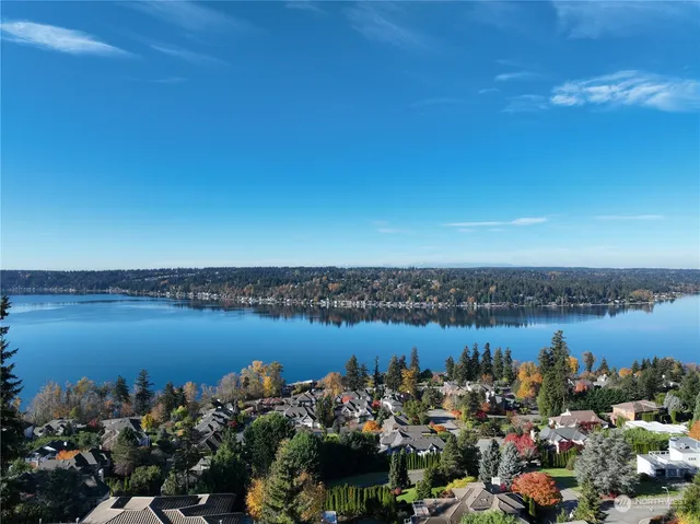 $149,900 | 1518 207th Avenue Northeast, Sammamish, WA 98074