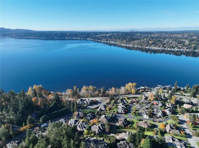 $149,900 | 1518 207th Avenue Northeast, Sammamish, WA 98074