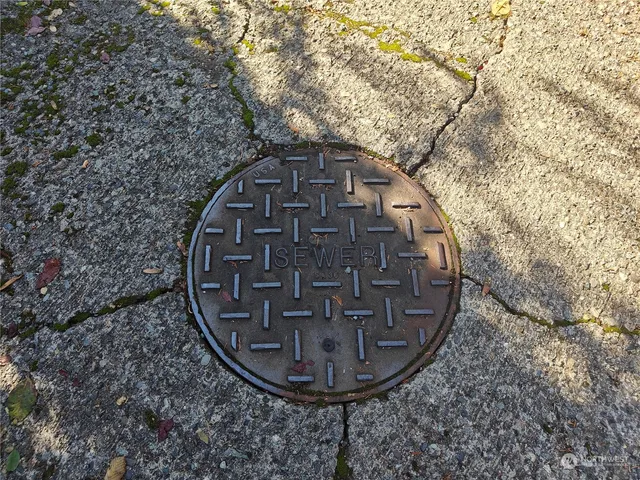 $149,900 | 1518 207th Avenue Northeast, Sammamish, WA 98074