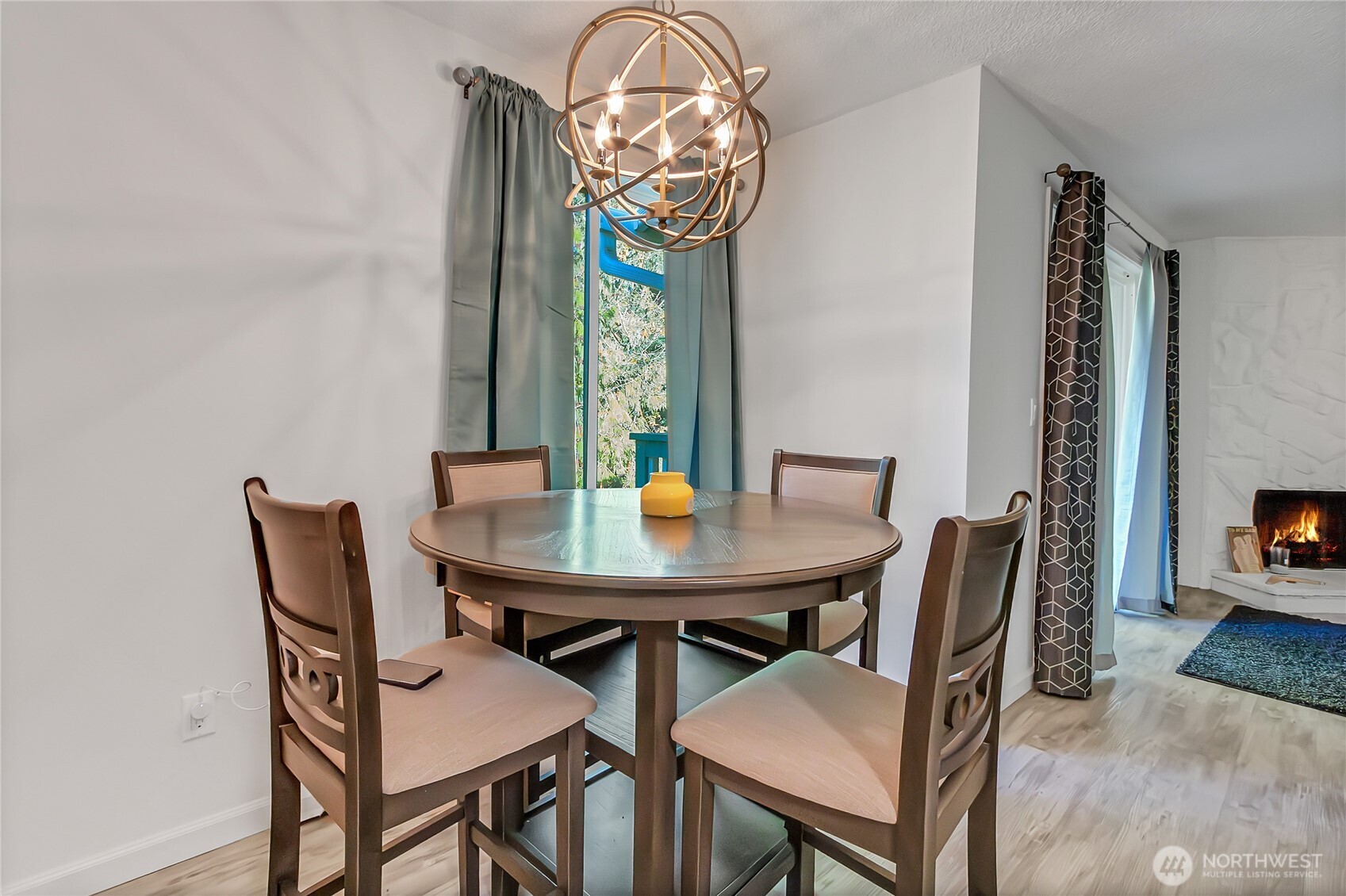 419 South 325th Place, Unit T7 Federal Way, WA 98003 - Photo 5 of 16 a view of a dining room with furniture