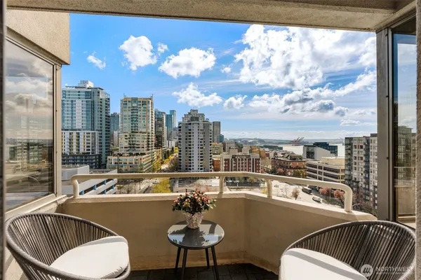 $899,000 | 2821 2nd Avenue, Unit 1004, Seattle, WA 98121