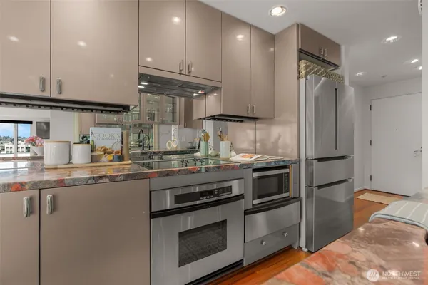 $899,000 | 2821 2nd Avenue, Unit 1004, Seattle, WA 98121