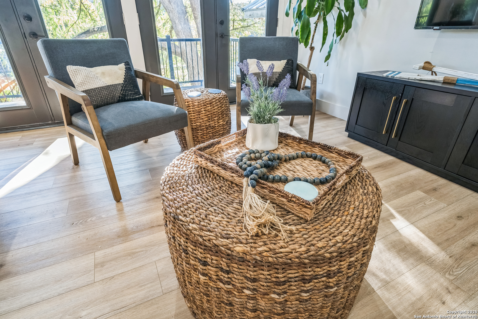 6789 River New Braunfels, TX 78132 - Photo 5 of 50 a living room with furniture