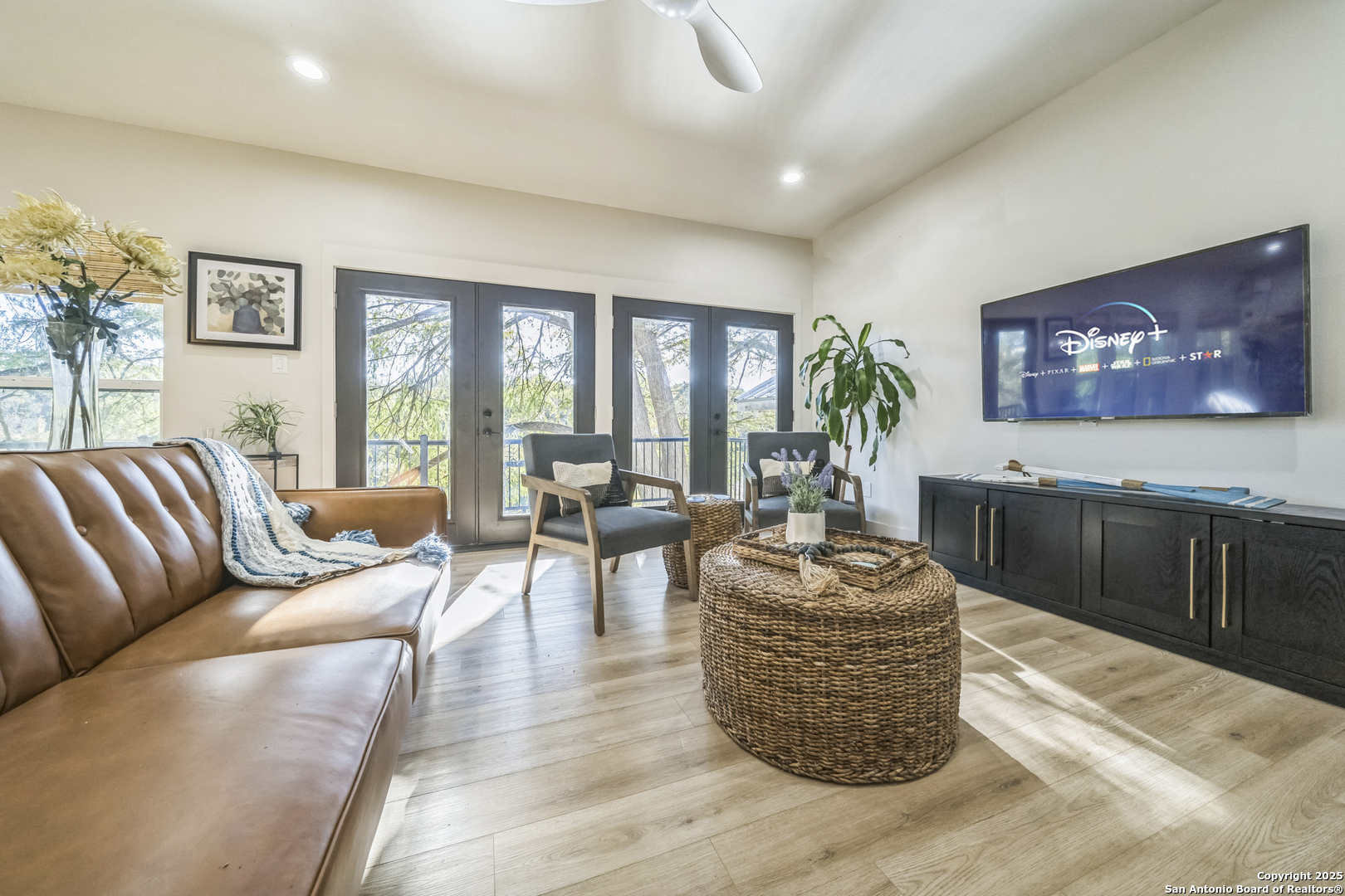 6789 River New Braunfels, TX 78132 - Photo 8 of 50 a living room with furniture and a flat screen tv