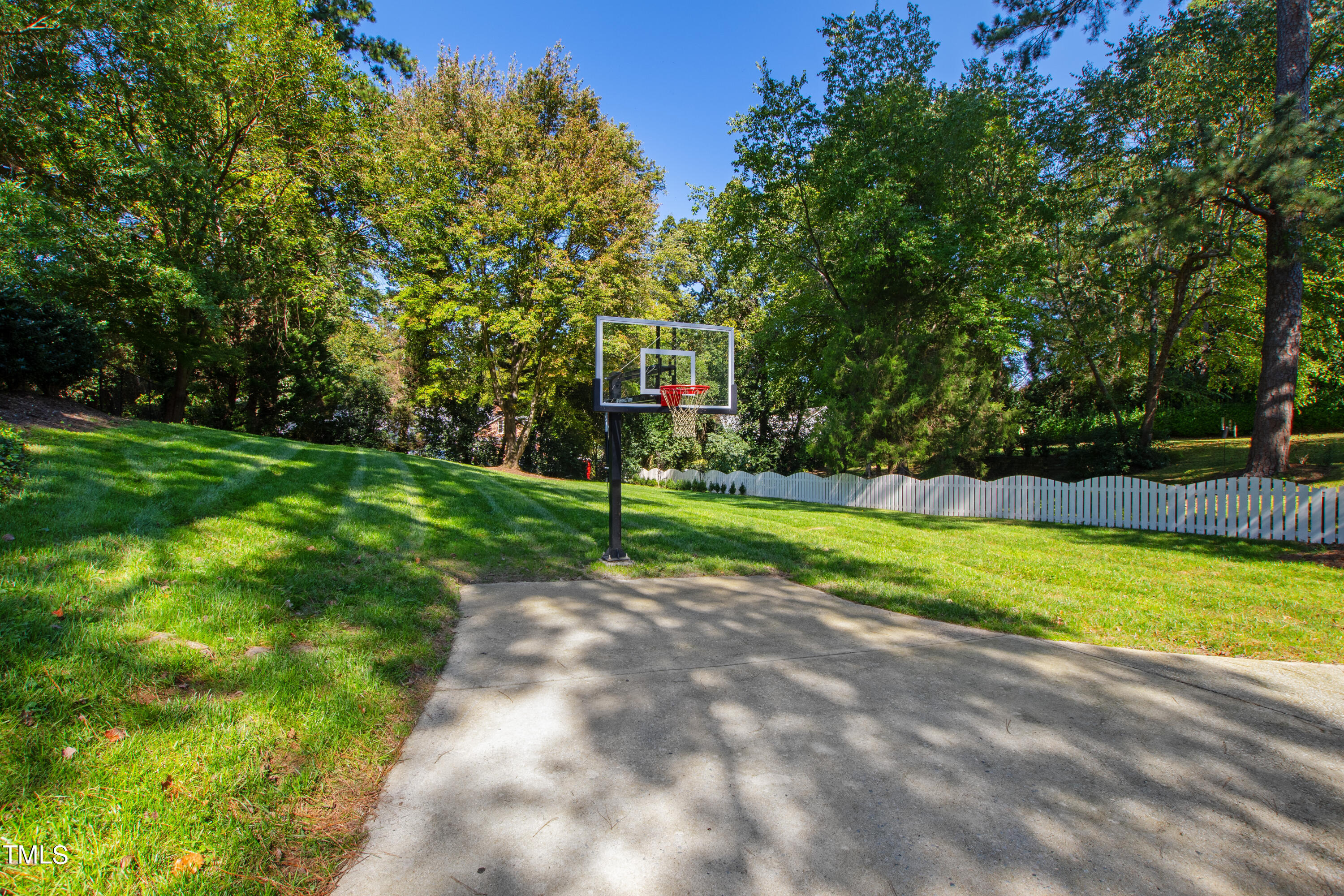 2618 Churchill Road Raleigh, NC 27608 - Photo 54 of 58 a view of a volley ball court