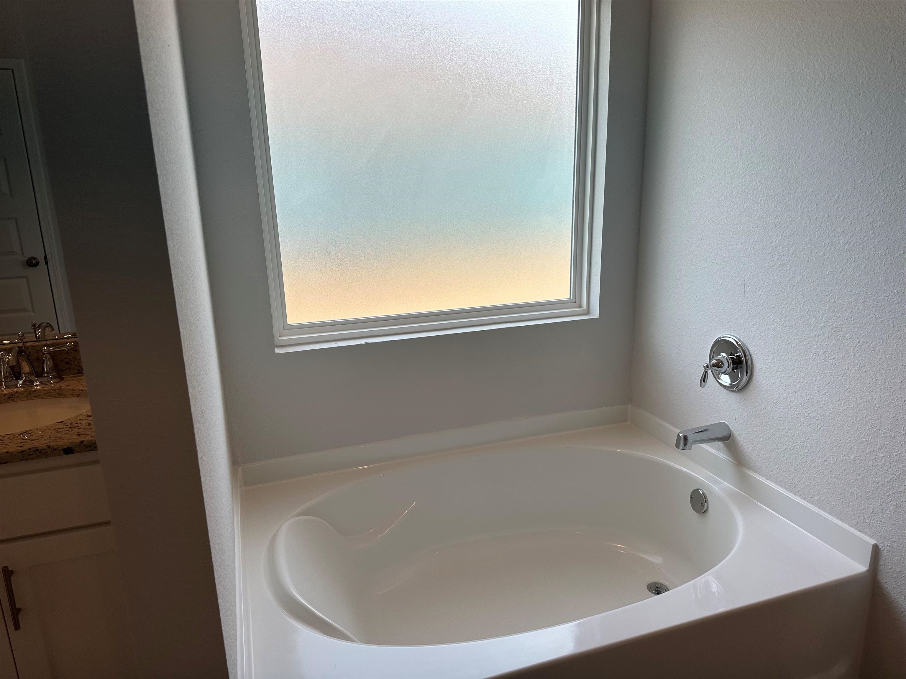 440 Emorie Avenue, Unit 21 Foley, AL 36535 - Photo 10 of 14 Soaking Tub