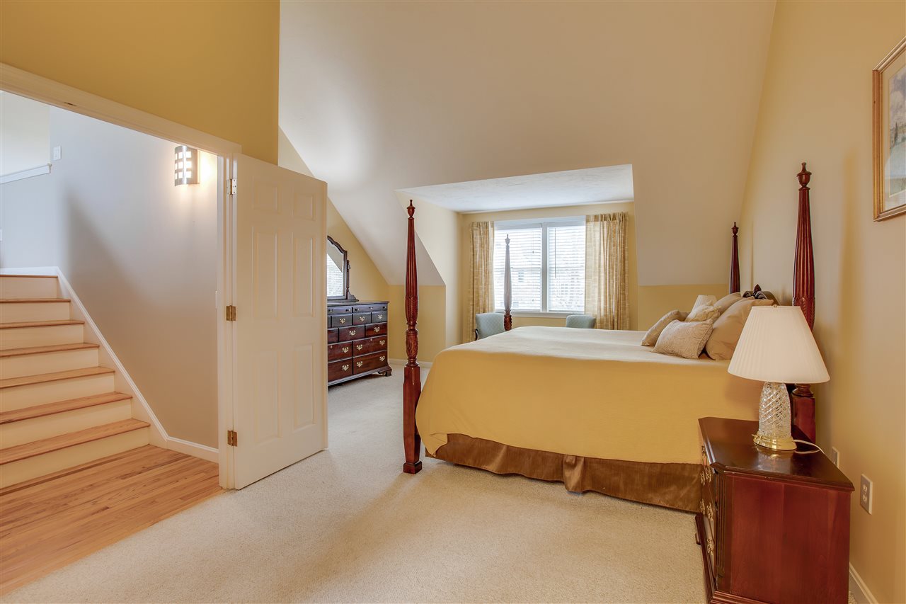 82 Hawthorne Village Road Nashua, NH 03062 - Photo 22 of 35 Gallery Image 22