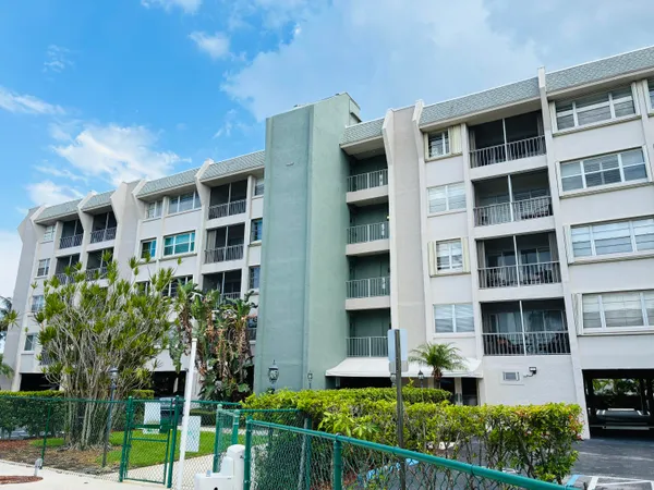 $2,000 | 505 Spencer Drive, Unit 112, West Palm Beach, FL 33409