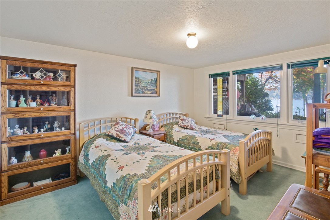 10658 Riviera Place Northeast Seattle, WA 98125 - Photo 14 of 24 Gallery Image 14
