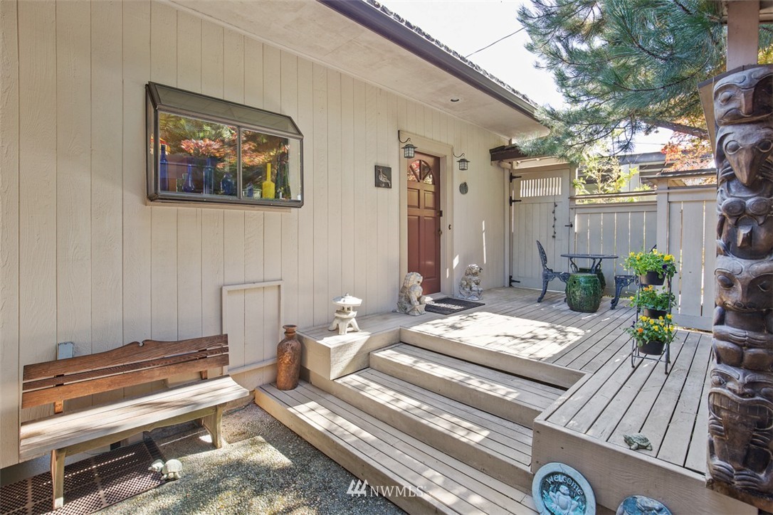 10658 Riviera Place Northeast Seattle, WA 98125 - Photo 3 of 24 Gallery Image 3
