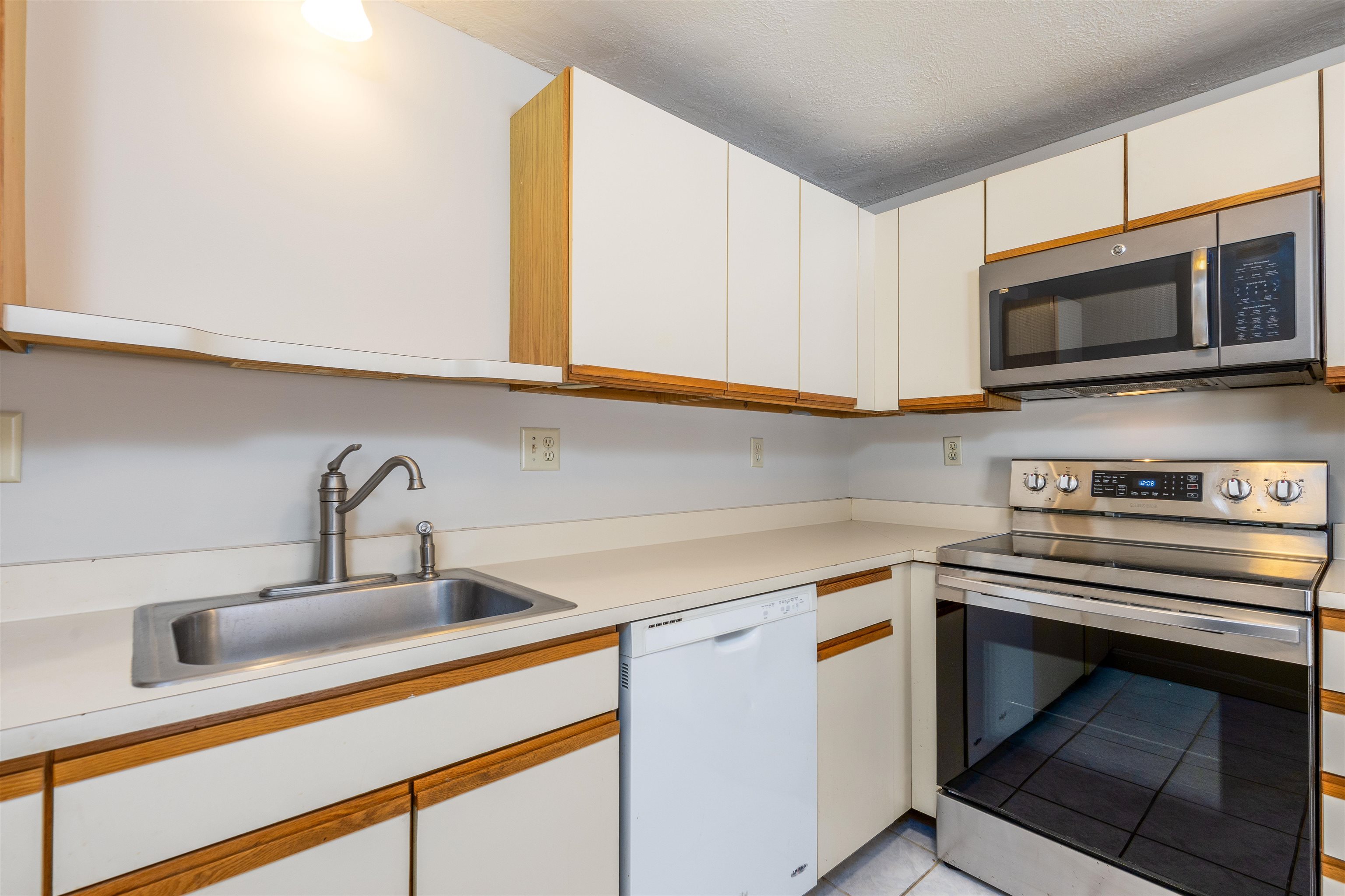 58 Indian Rock Road Merrimack, NH 03054 - Photo 3 of 32