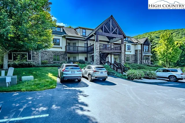$484,000 | 135 D Wapiti Way, Unit 8D, Banner Elk, NC 28604