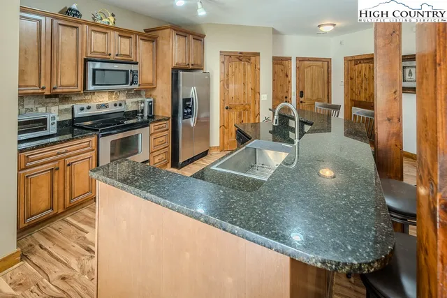 $484,000 | 135 D Wapiti Way, Unit 8D, Banner Elk, NC 28604