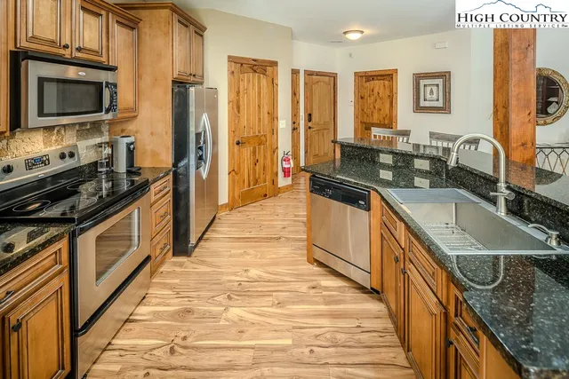 $484,000 | 135 D Wapiti Way, Unit 8D, Banner Elk, NC 28604