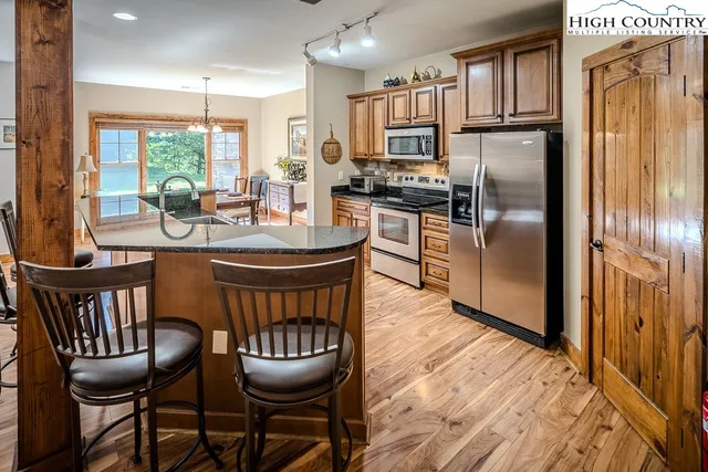 $484,000 | 135 D Wapiti Way, Unit 8D, Banner Elk, NC 28604