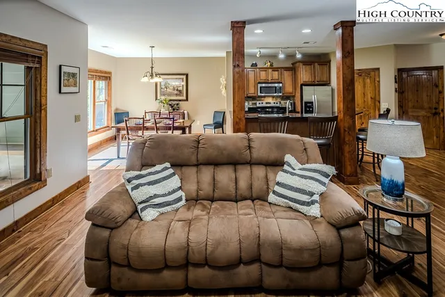 $484,000 | 135 D Wapiti Way, Unit 8D, Banner Elk, NC 28604