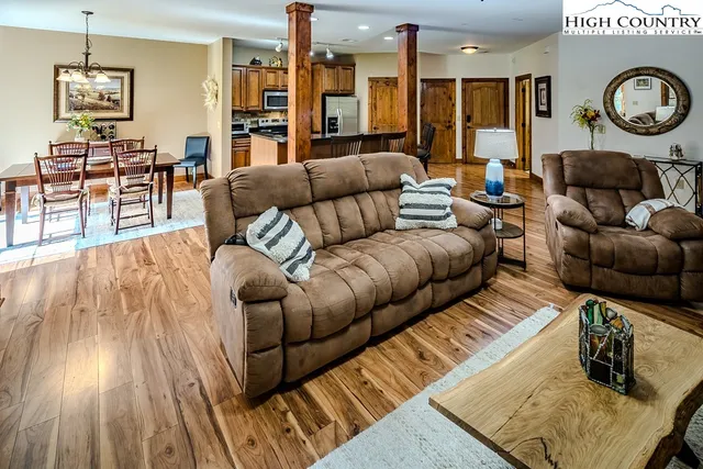 $484,000 | 135 D Wapiti Way, Unit 8D, Banner Elk, NC 28604