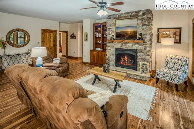 $484,000 | 135 D Wapiti Way, Unit 8D, Banner Elk, NC 28604