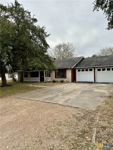 $249,900 | 310 Vollentine Street, Yoakum, TX 77995