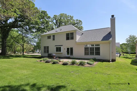 $499,000 | 1096 Chesapeake Boulevard, Grayslake, IL 60030