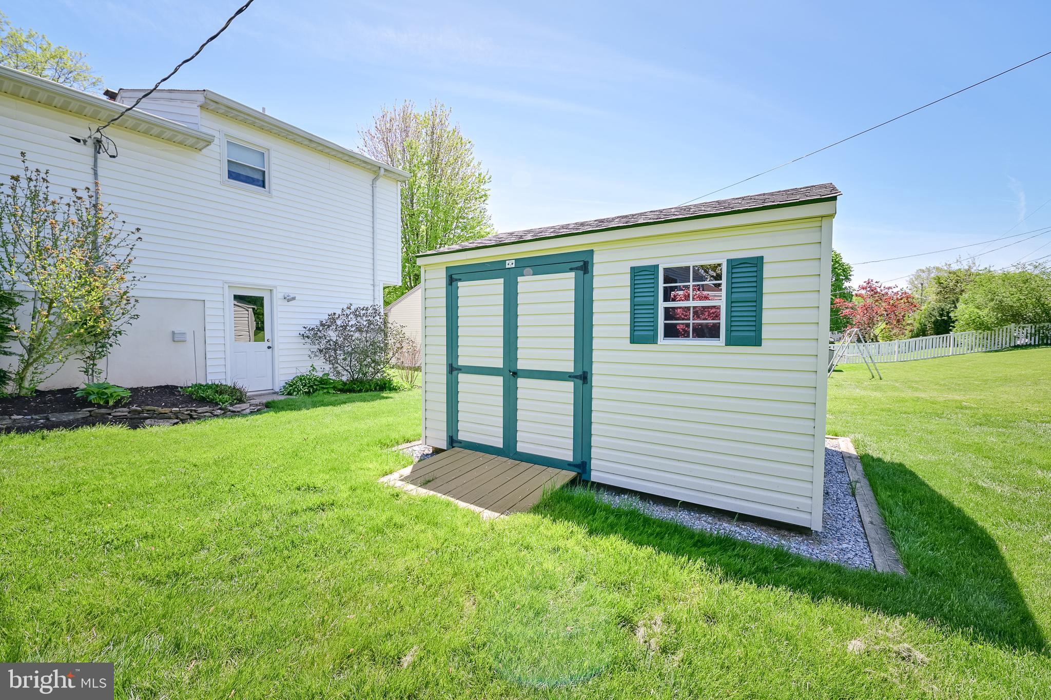 675 Gentry Drive Lancaster, PA 17603 - Photo 32 of 38 a view of a back yard of the house