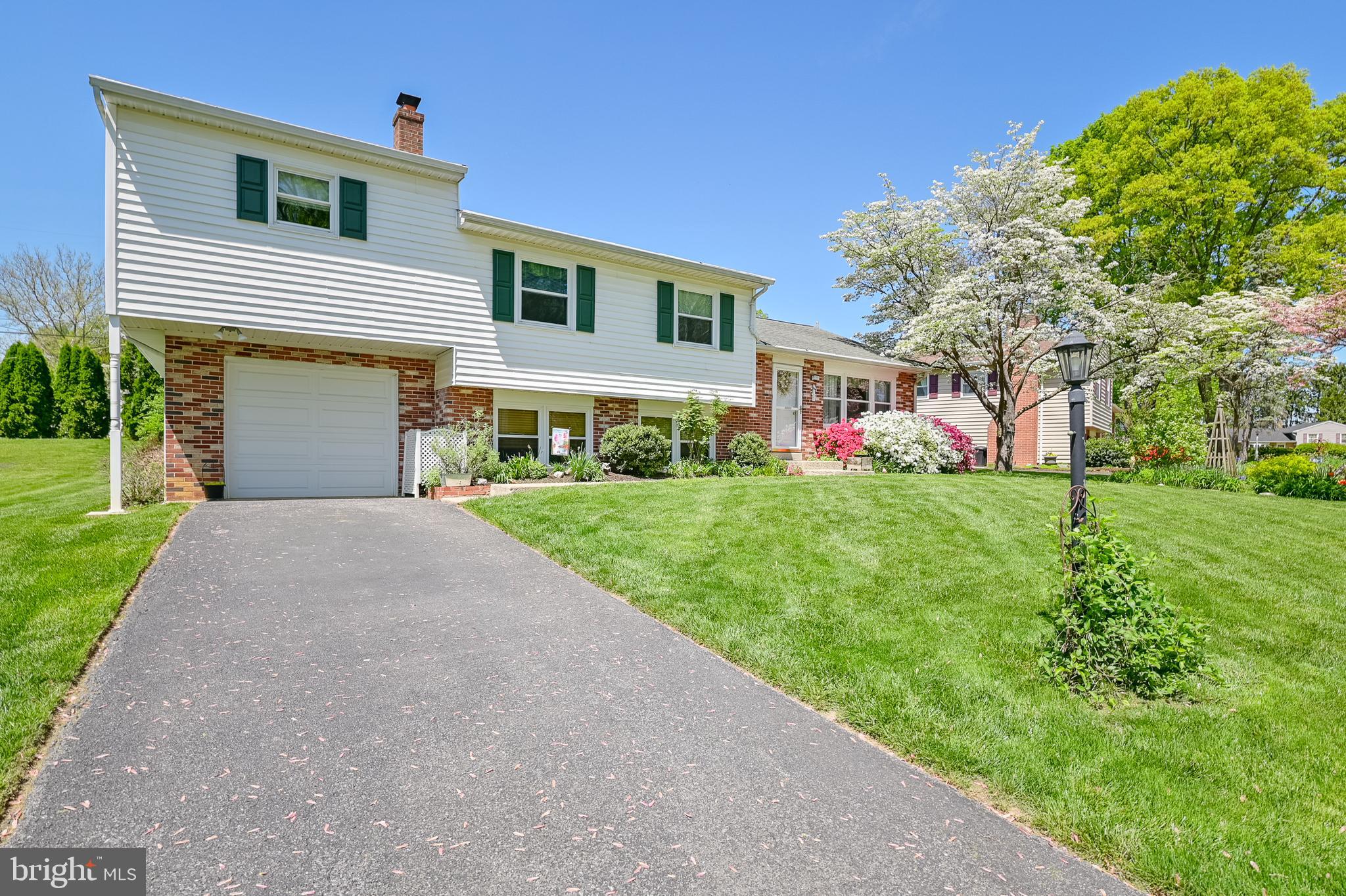 675 Gentry Drive Lancaster, PA 17603 - Photo 4 of 38 a front view of house with yard and green space
