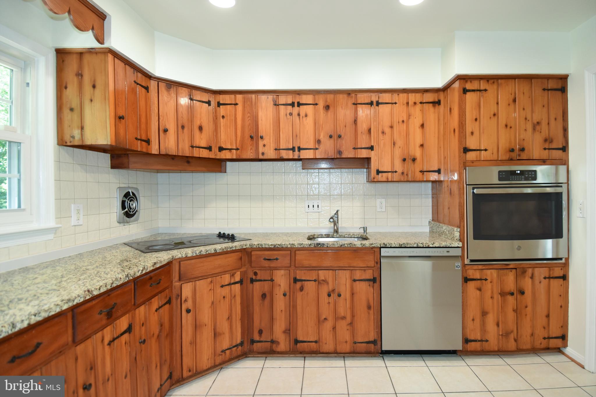 7513 Sebago Road Bethesda, MD 20817 - Photo 16 of 48 Kitchen with SS appliances