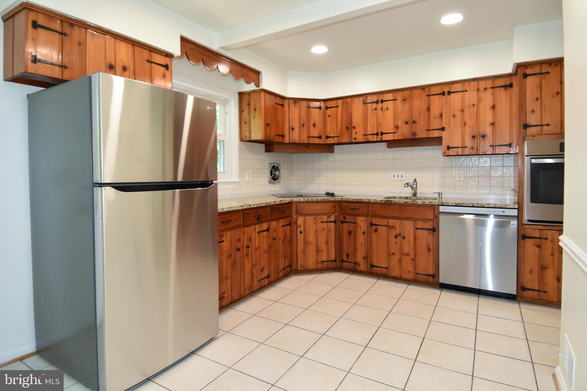 7513 Sebago Road Bethesda, MD 20817 - Photo 17 of 48 Kitchen with SS appliances