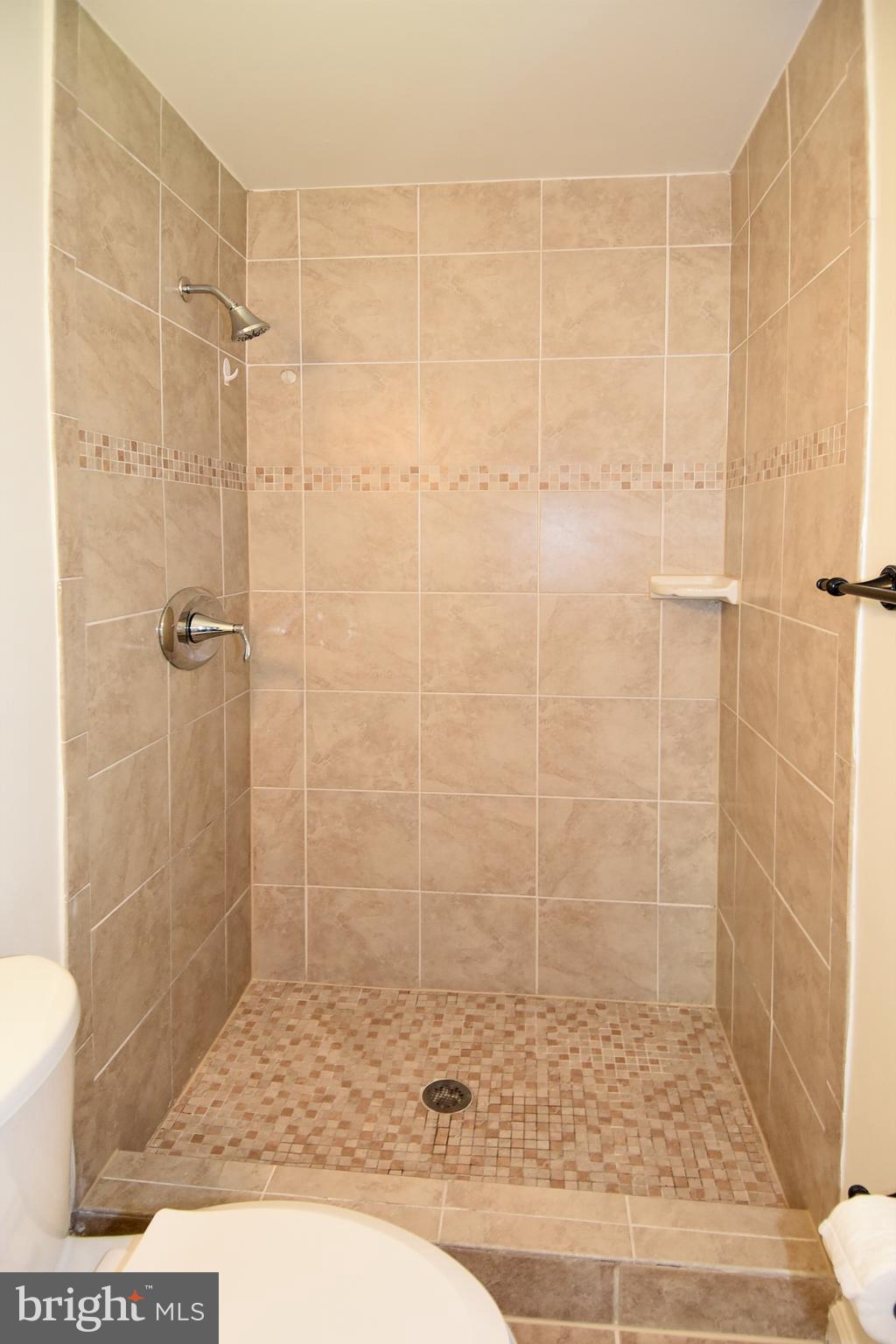 7513 Sebago Road Bethesda, MD 20817 - Photo 20 of 48 Primary Bathroom