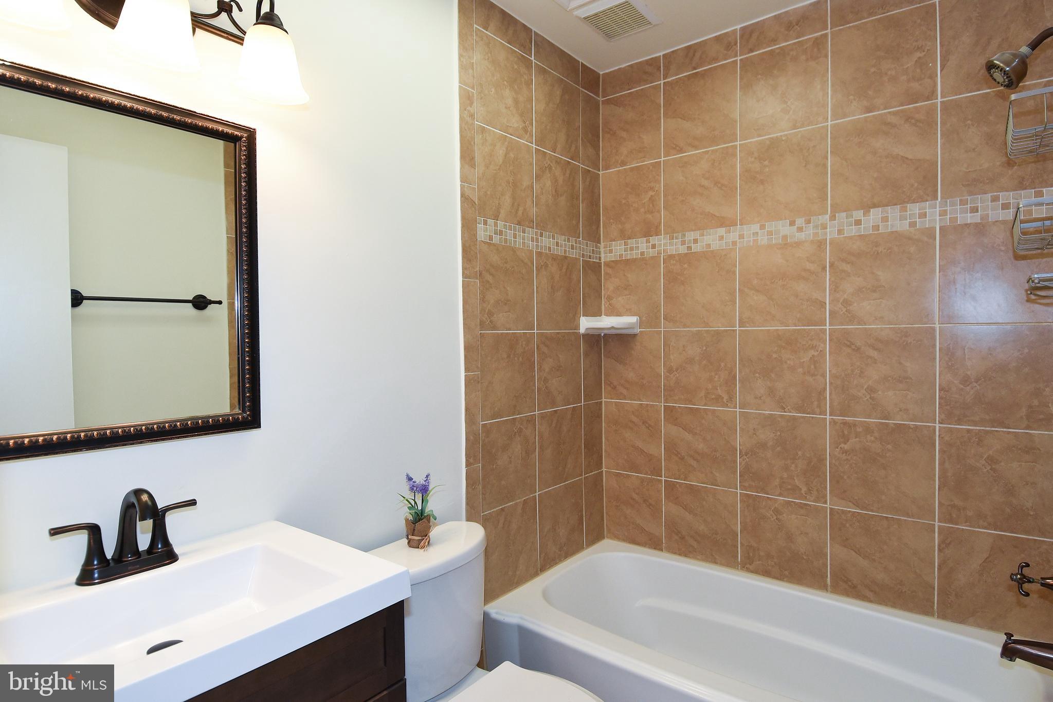 7513 Sebago Road Bethesda, MD 20817 - Photo 28 of 48 Hall bath 2