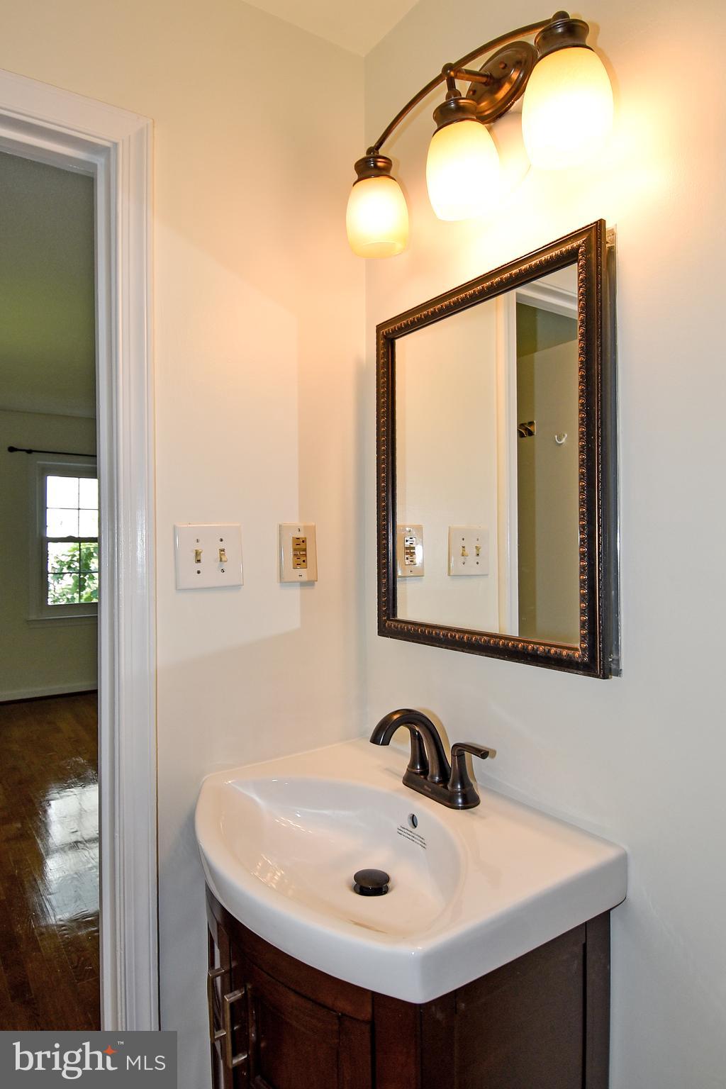 7513 Sebago Road Bethesda, MD 20817 - Photo 30 of 48 Hall bath 2