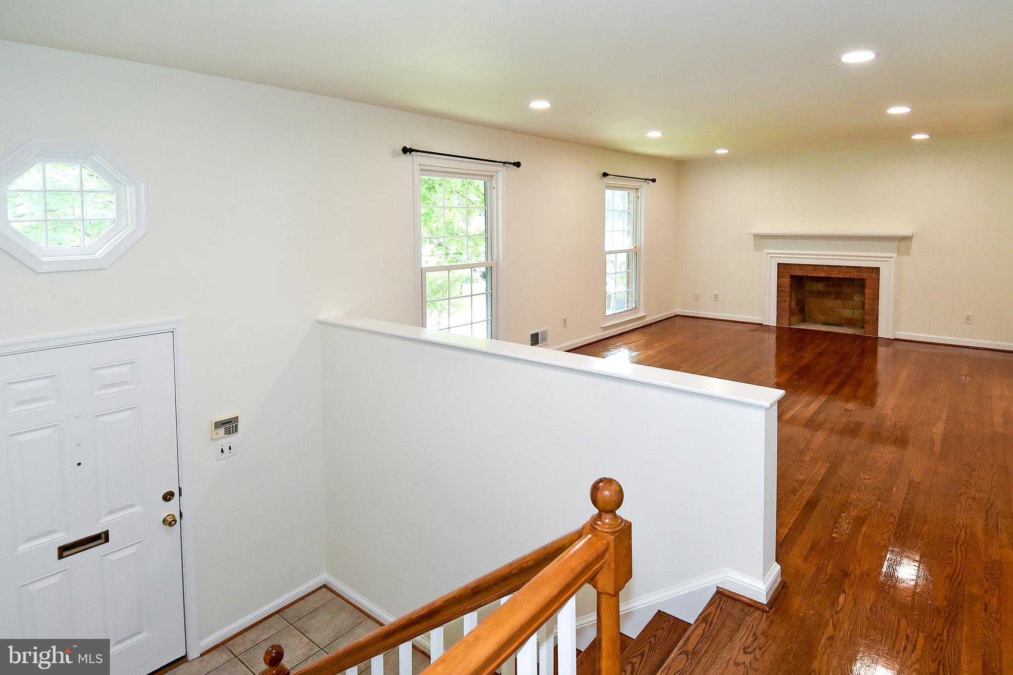7513 Sebago Road Bethesda, MD 20817 - Photo 5 of 48 Foyer entrance