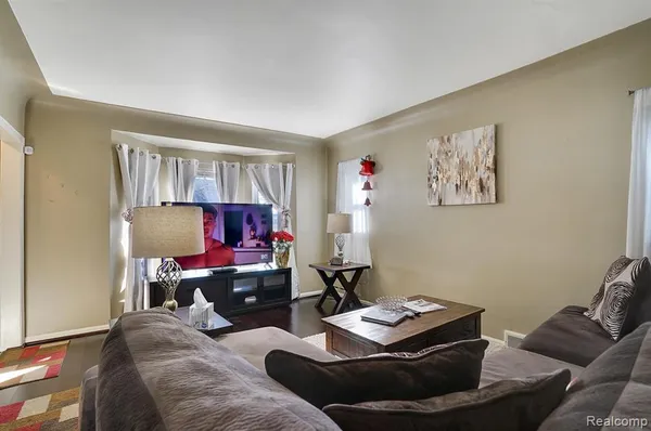 $394,999 | 839 East Bennett Avenue, Ferndale, MI 48220