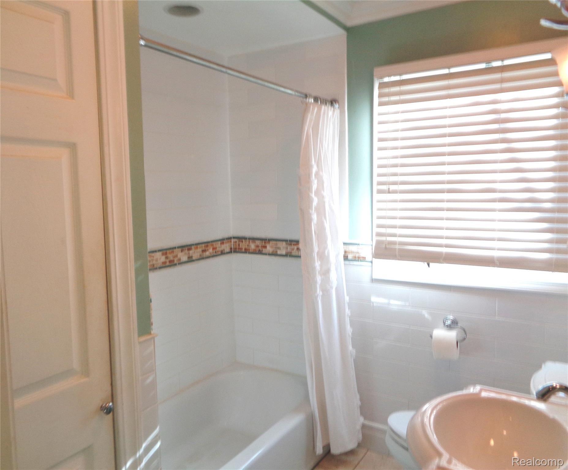 335 Red Oak Lane Rochester, MI 48307 - Photo 15 of 19 Updated Bathroom