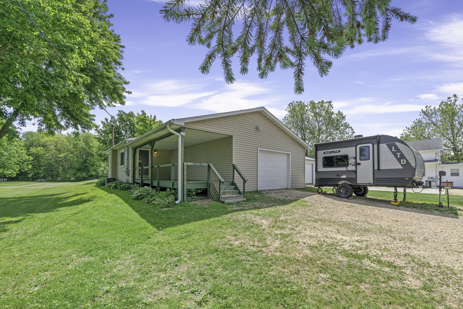 237 Chapman Street Paw Paw, IL 61353 - Photo 2 of 26