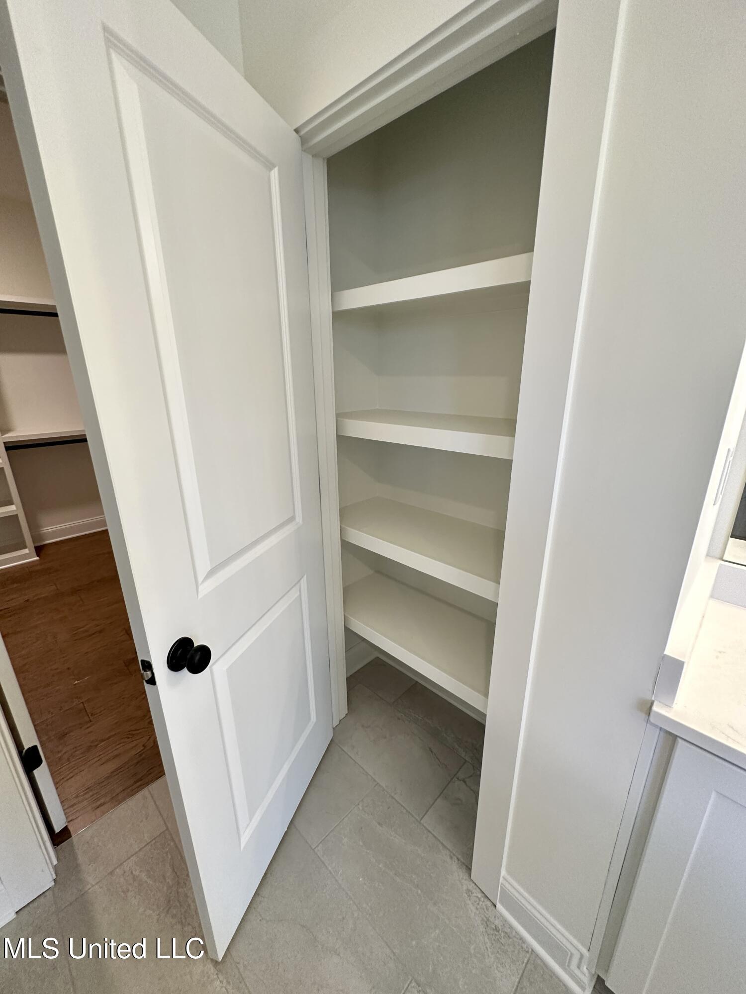 1401 Creekside Lane Hernando, MS 38632 - Photo 15 of 28 Linen closet