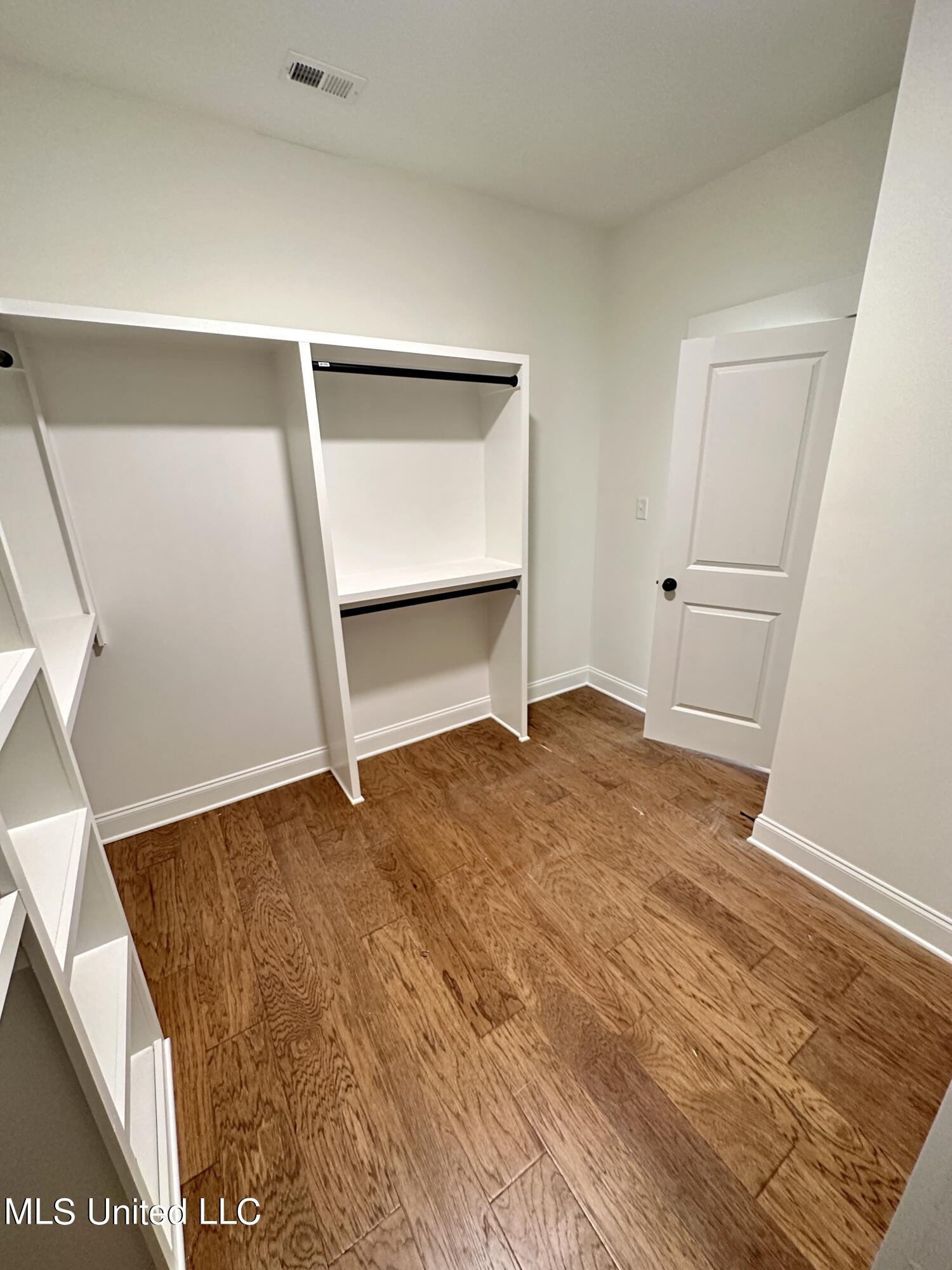 1401 Creekside Lane Hernando, MS 38632 - Photo 18 of 28 Primary closet
