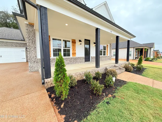 $423,900 | 1401 Creekside Lane, Hernando, MS 38632