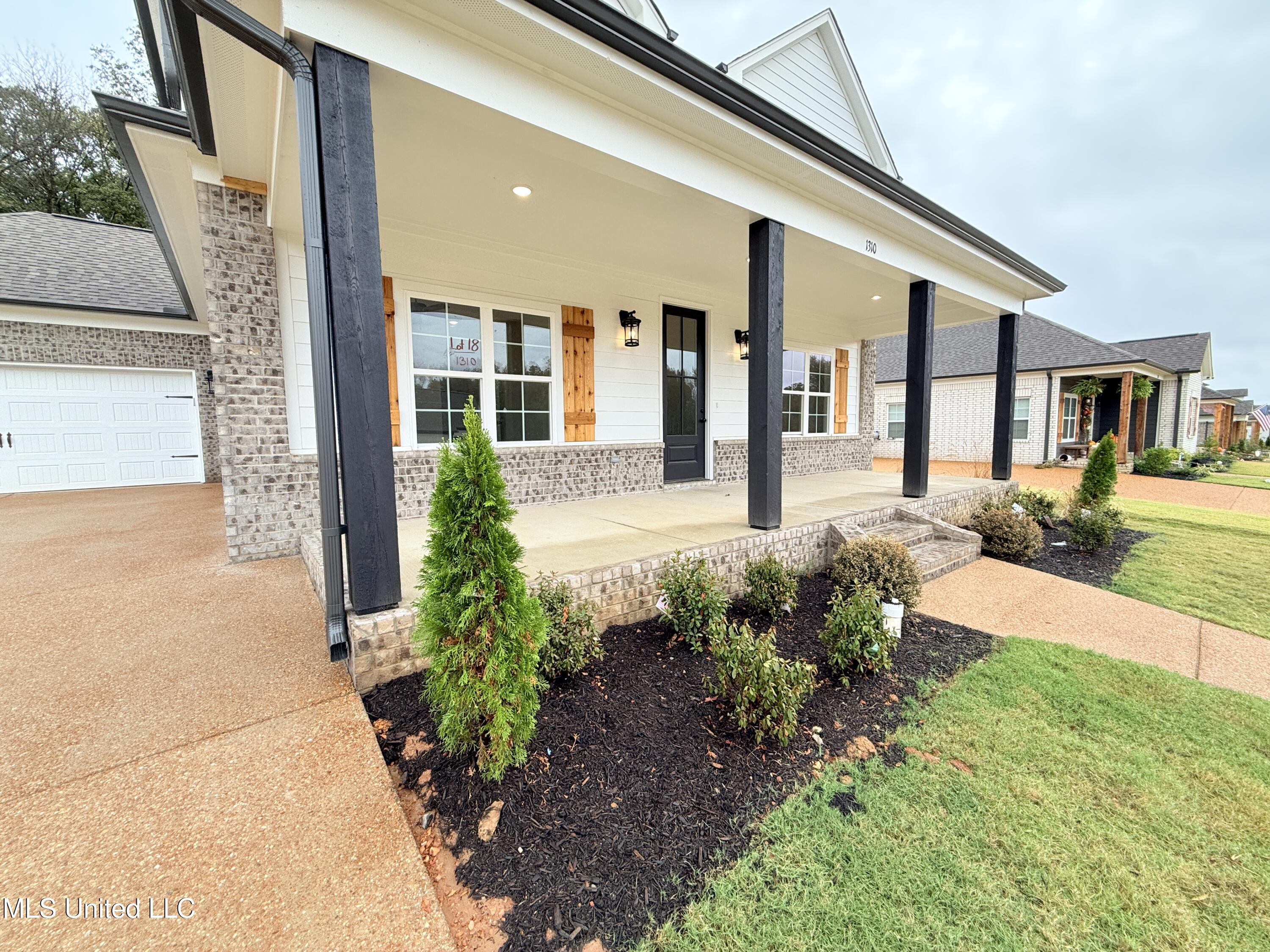 1401 Creekside Lane Hernando, MS 38632 - Photo 2 of 28 Porch