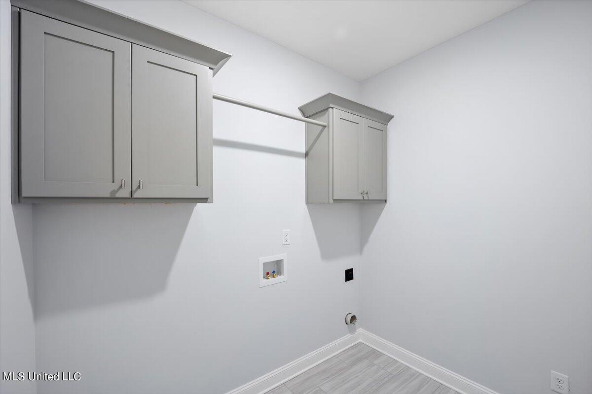 1401 Creekside Lane Hernando, MS 38632 - Photo 27 of 28 Laundry room