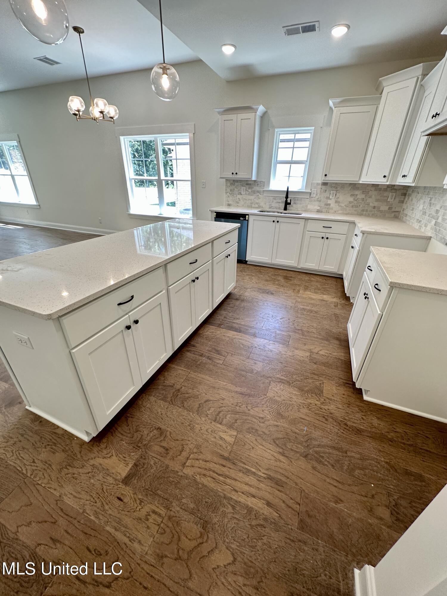 1401 Creekside Lane Hernando, MS 38632 - Photo 4 of 28 Kitchen