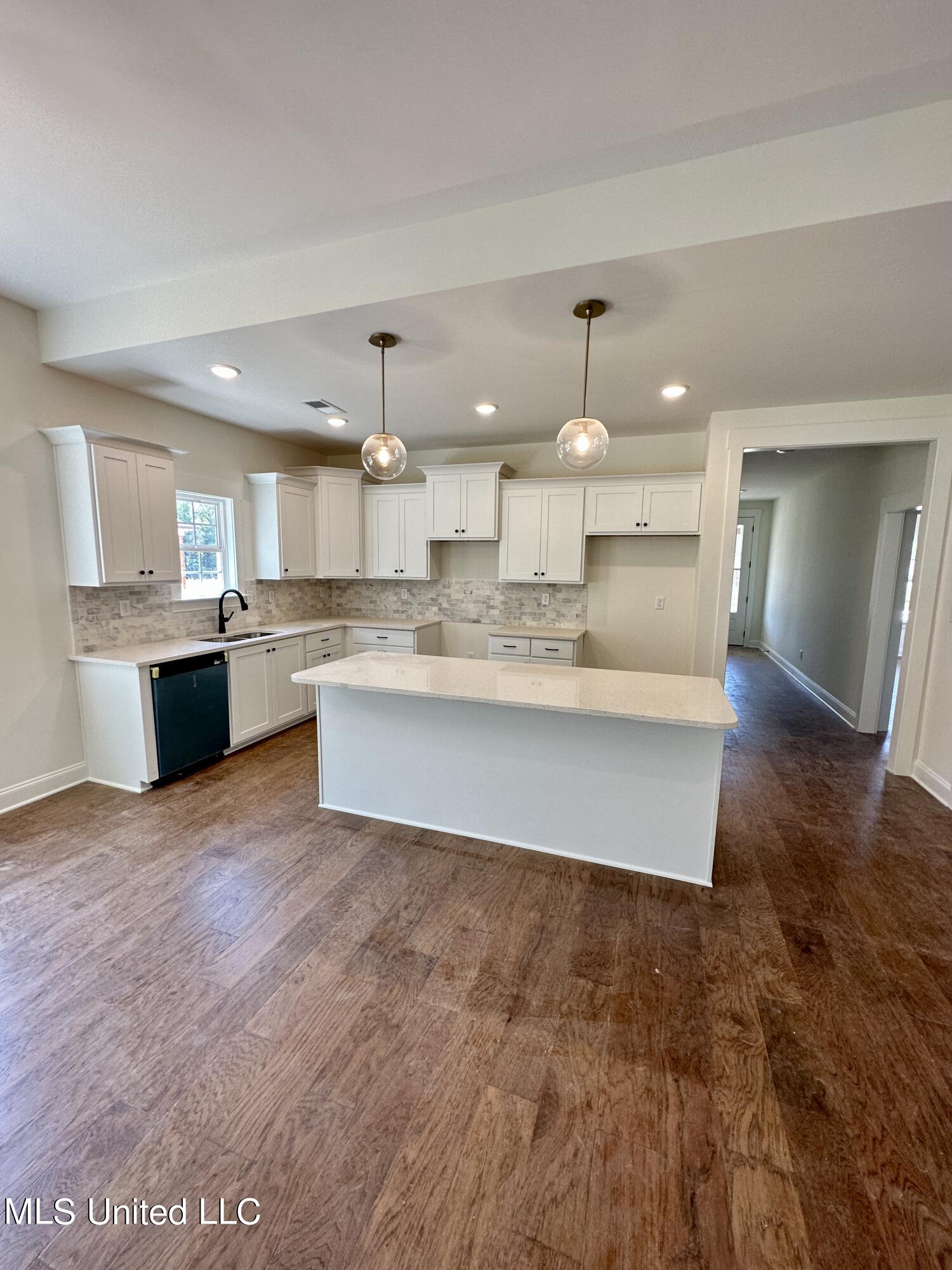 1401 Creekside Lane Hernando, MS 38632 - Photo 7 of 28 Kitchen
