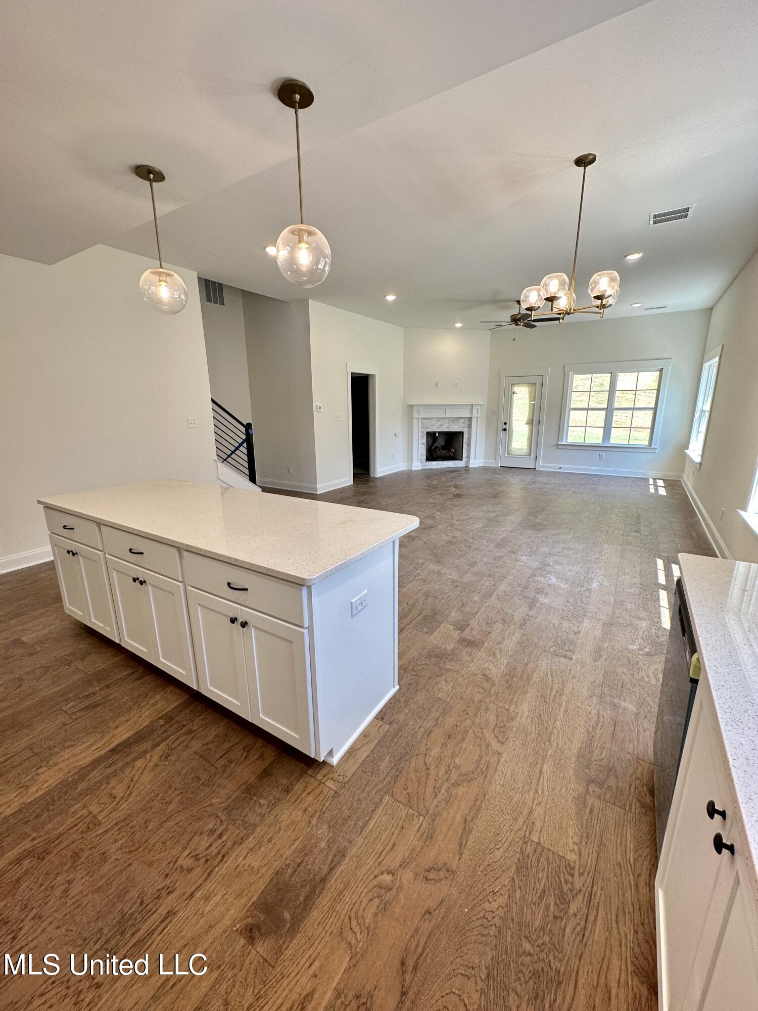 1401 Creekside Lane Hernando, MS 38632 - Photo 8 of 28 Kitchen view